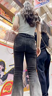 中秋献礼长发紧臀美女小姐姐