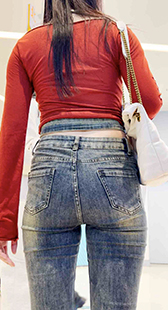 翘臀穿上紧身牛仔裤真绝