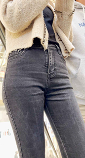 黑牛仔紧臀紧三角妹子