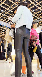 皮裤紧臀小姐姐