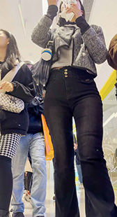 包臀黑牛仔小姐姐