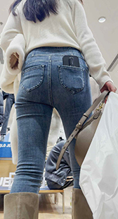 包臀紧牛仔妹子