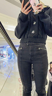 商场性感紧臀紧三角妹子