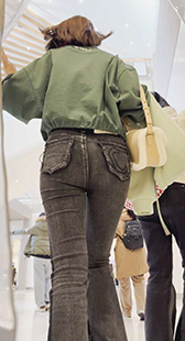 商场黑牛紧臀小姐姐