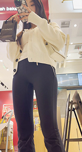 瑜伽裤翘臀长发小姐姐