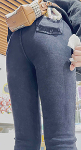 性感打底裤丰臀小姐姐