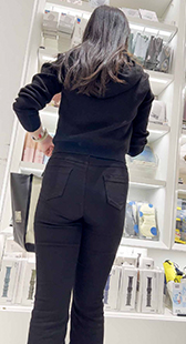 春节献礼长发黑裤紧内痕小姐姐