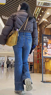 商场包臀蓝牛妹子