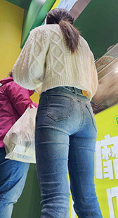 超紧身紧翘臀小姐姐