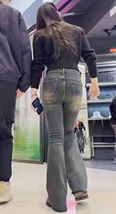 细腰长发眼镜小姐姐