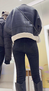 紧臀黑裤妹子开发多