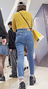 商场包臀紧身牛仔少妇