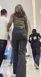 细腰黑牛仔宽臀少妇