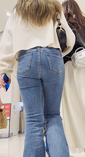 长发饱满丰臀妹子