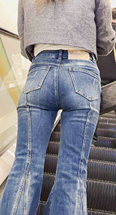 紧身V内痕网红脸小姐姐