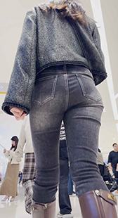 商场包臀黑牛仔妹子