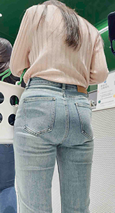 紧身牛仔梨花臀你看行