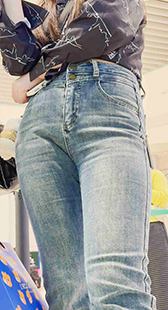 性感包臀牛仔小姐姐