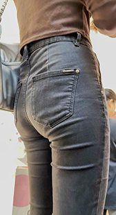 喇叭裤牛仔裤下的一份美丽变身