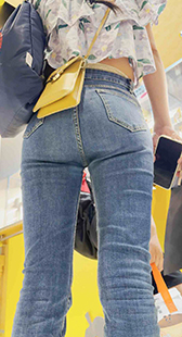 丰臀小包挡不住美丽