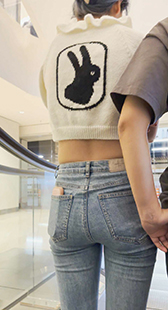 商场包臀灰牛仔妹子