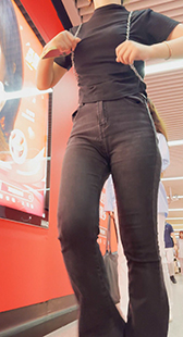 性感包臀黑裤紧内痕美女