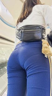 蓝色健身裤透内痕翘臀小姐姐