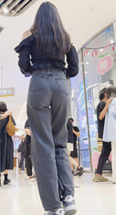 长发黑牛仔丰臀妹子