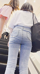 商场紧臀牛仔妹子