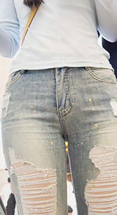 紧身牛仔金三角妹子