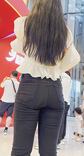 长发丰臀黑裤小姐姐