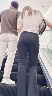 性感丰臀西裤小姐姐