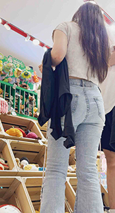 长发紧臀牛仔小姐姐