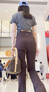 露腰瑜伽裤长腿妹子