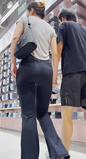 国庆献礼蛇腰紧臀高挑透内痕美女