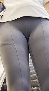 性感金三角包臀健身裤少妇