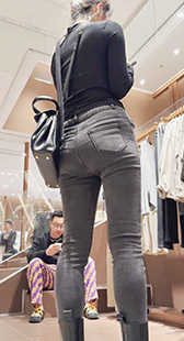 细腰清秀翘臀后X型妹子