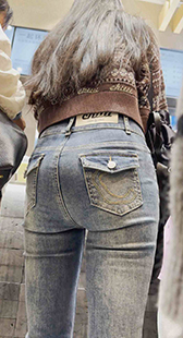 商场超紧牛仔大臀妹子