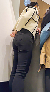 性感包臀黑裤美女小姐姐