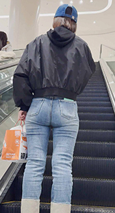 商场包臀牛仔裤视频