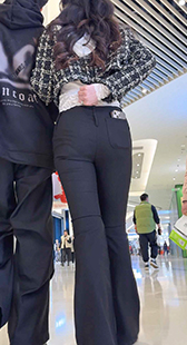 圆润翘臀黑裤的少女诱惑