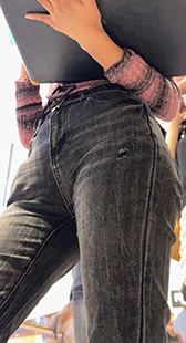 五一献礼紧身裤这臀一看就是经常被后的