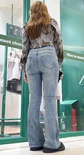 细腰长发圆润大翘臀美女