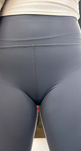 蜜桃臀勾人，紧身裤下的骚浪