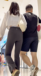 商场紧身瑜伽妹子