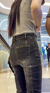 长发紧臀牛仔小姐姐