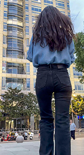 国庆献礼长发紧臀牛仔小姐姐