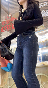 牛仔丰臀美女小姐姐