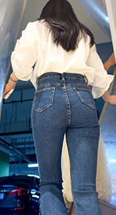 高腰包臀牛仔少妇