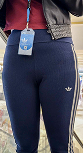 街拍Adidas紧身运动裤极品